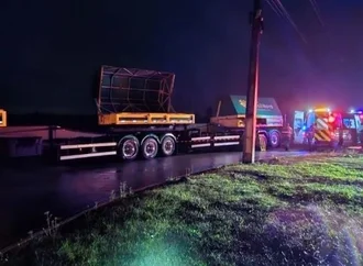 Homem morre prensado por tampa de carreta na BR-280 em São Francisco do Sul