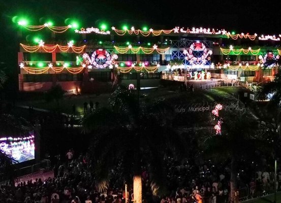 Abertura do Natal de Joinville encanta 40 mil pessoas com espetáculo que resgatou as tradições natalinas