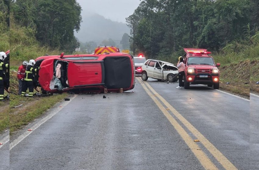 Acidente entre dois veículos deixa um morto e interdita BR-280 em Corupá