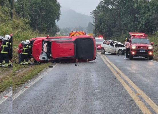 Acidente entre dois veículos deixa um morto e interdita BR-280 em Corupá