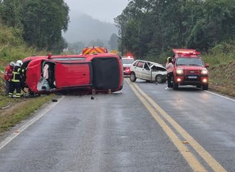 Acidente entre dois veículos deixa um morto e interdita BR-280 em Corupá
