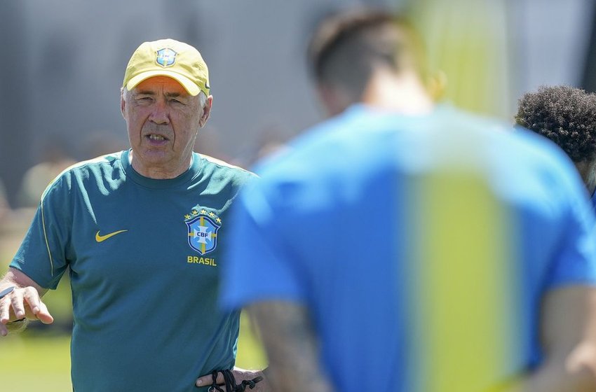 Ancelotti dá pista de Martinelli para vaga de Paquetá contra Noruega
