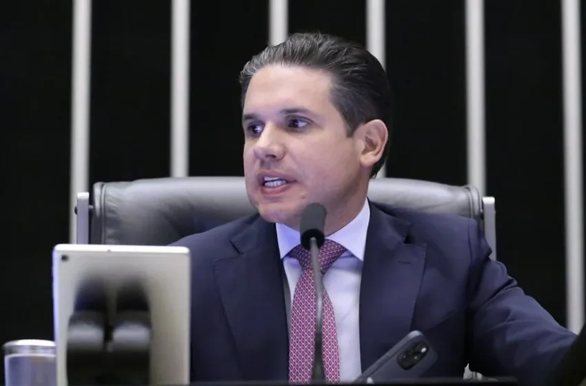 Câmara marca votação para reduzir jornada e acabar com escala 6x1 em maio