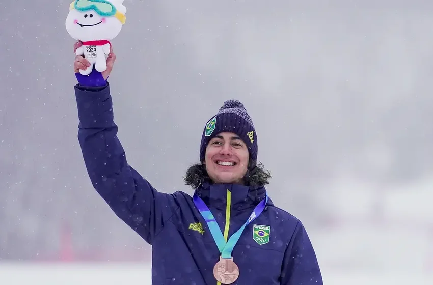 Catarinense de 17 anos ganha medalha inédita em Jogos Olímpicos de Inverno