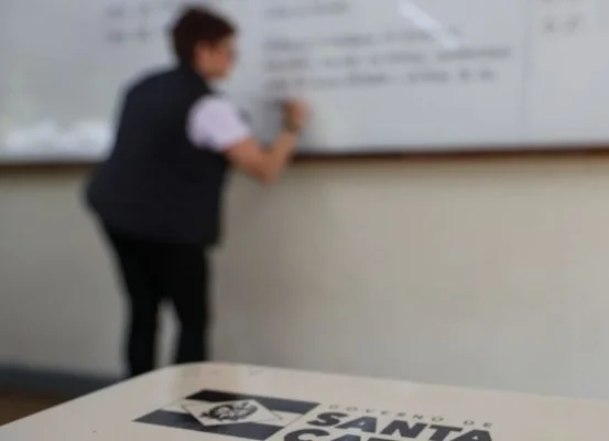SC abre concurso com até 10 mil vagas na Educação nesta segunda