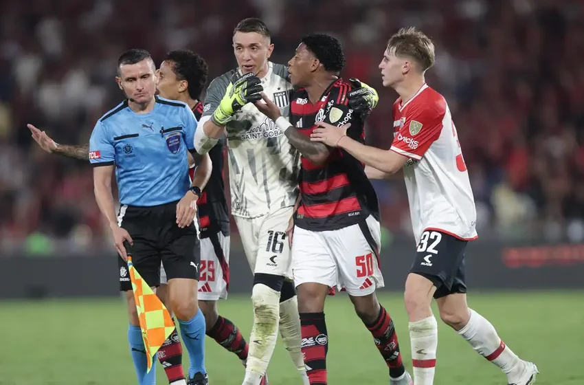 Conmebol anula 2º amarelo e libera Plata para defender o Flamengo