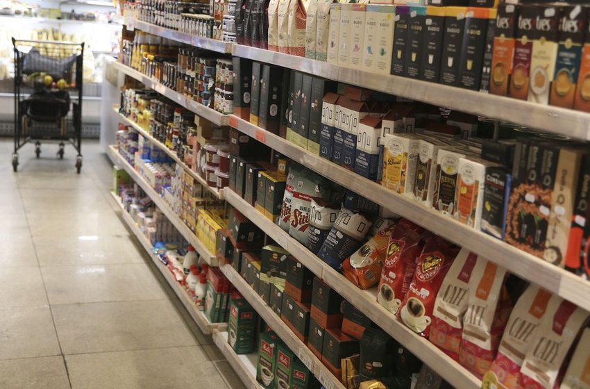 Consumo em supermercados cresceu 4% em julho, aponta Abras