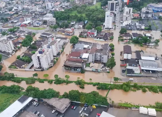 Defesa Civil prevê chuva forte até segunda-feira em Santa Catarina