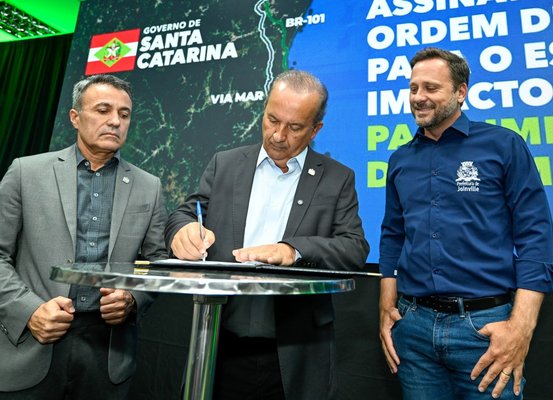 Em Joinville, governador assina ordem de serviço para Estudo de Impacto Ambiental da Via Mar