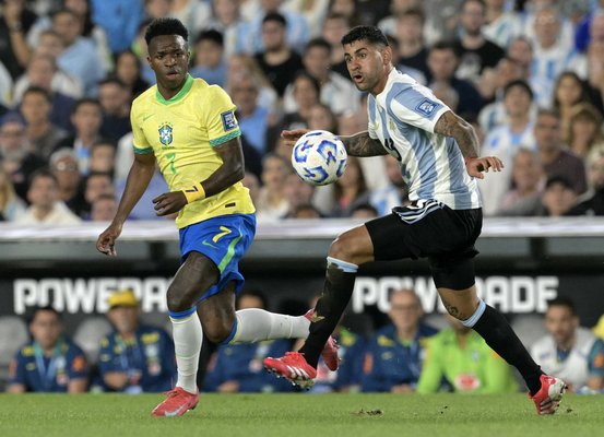 Em noite para esquecer, Brasil é goleado pela Argentina por 4 a 1