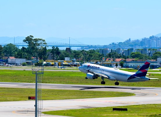 Empresas anunciam voos extras para aeroportos catarinenses para suprir demanda do Rio Grande do Sul