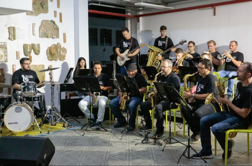 Escola de Música Villa-Lobos tem vagas para aulas de Práticas de Conjunto e cursos de extensão