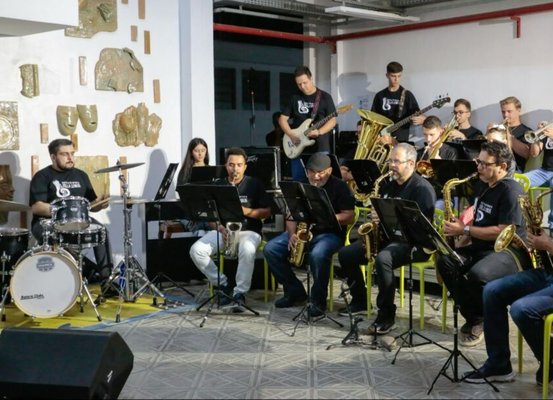 Escola de Música Villa-Lobos tem vagas para aulas de Práticas de Conjunto e cursos de extensão