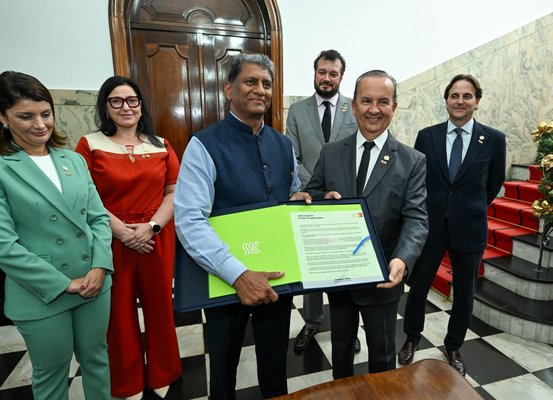Governador recebe embaixador da Índia no Brasil para fortalecer relações comerciais e cooperações estratégicas em diversas áreas