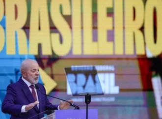 Governo antecipa 13º salário de aposentados do INSS para abril e maio