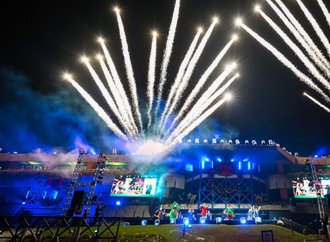 Joinville investe em superprodução com tecnologia de ponta e encanta público de 90 mil pessoas no espetáculo de abertura do Natal