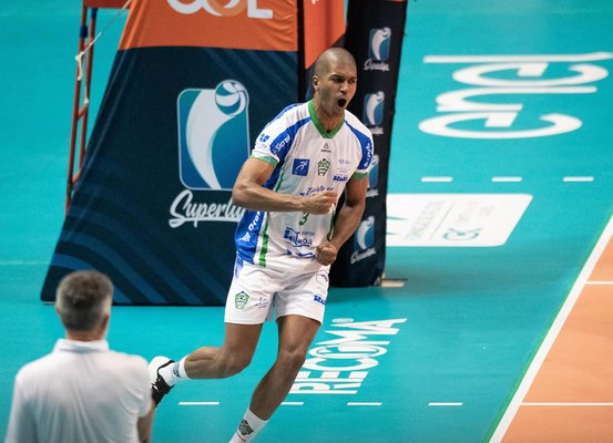 Joinville Vôlei encara neste domingo primeiro desafio pelas quartas de final da Superliga