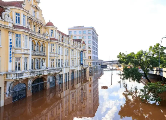 Mesmo com dia de Sol, nível do Guaíba continua alto em Porto Alegre