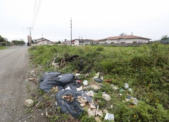 Multa para acumulo de lixo ou fogo em entulhos pode chegar a R$ 37 mil