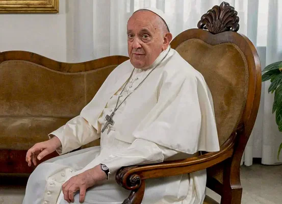 Papa Francisco tem infecção polimicrobiana