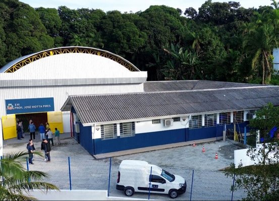 Prefeitura de Joinville inaugura quadra coberta na Escola José Motta Pires