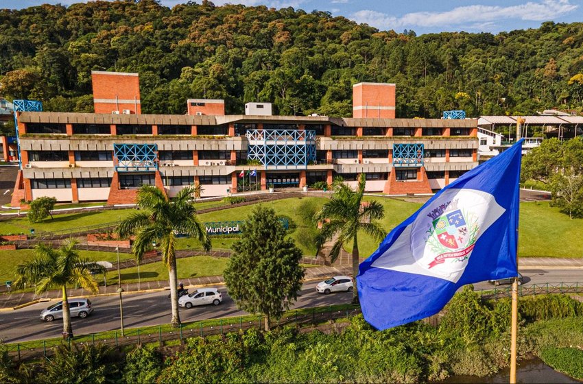 Saiba o que abre e o que fecha no feriado da Proclamação da República