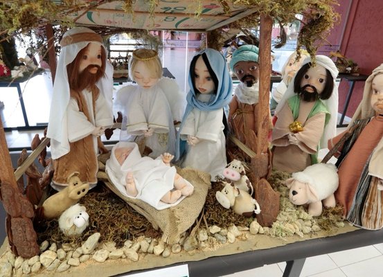 Presépios que participam de concurso estão em exposição no Centreventos Cau Hansen