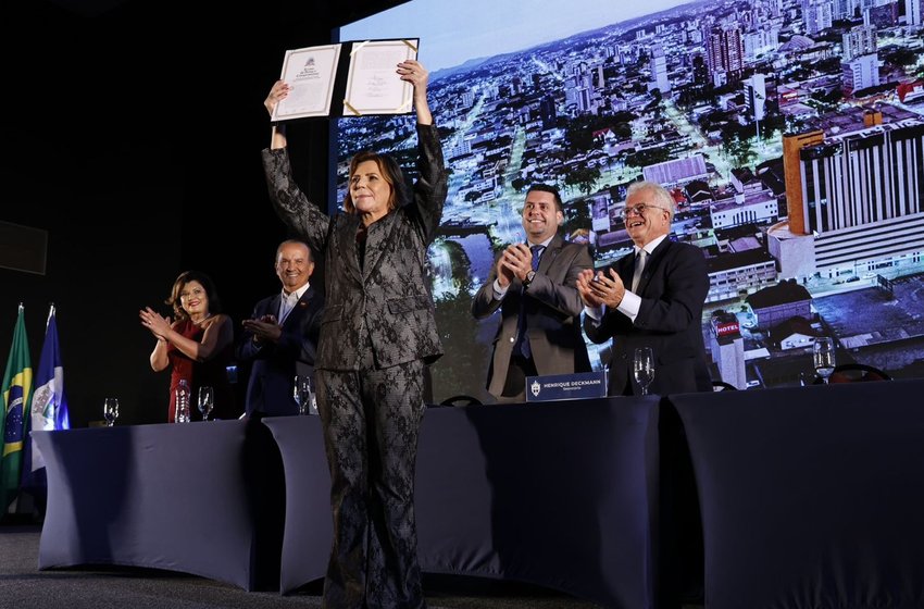 Rejane Gambin assume Prefeitura de Joinville e se torna primeira mulher no cargo