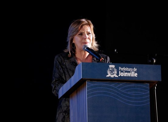 Rejane Gambin assume como primeira prefeita de Joinville em 175 anos