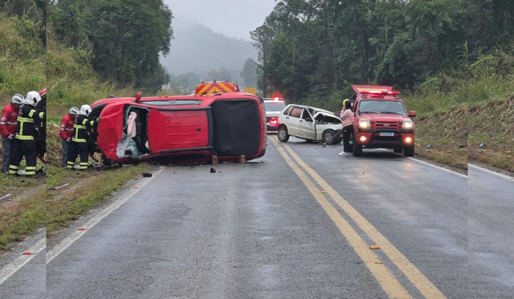 Acidente entre dois veículos deixa um morto e interdita BR-280 em Corupá