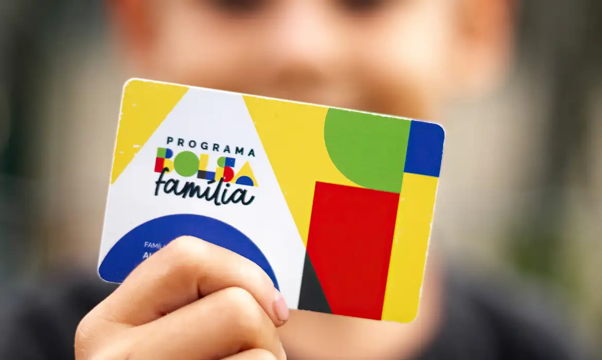 Caixa começa a pagar Bolsa Família de novembro