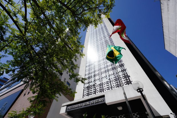 Fapesc e PGE lançam edital de bolsas para implantação de práticas de pesquisa, tecnologia e inovação