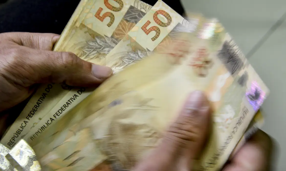 Por unanimidade, Senado aprova isentar IR para quem ganha até RS 5 mil