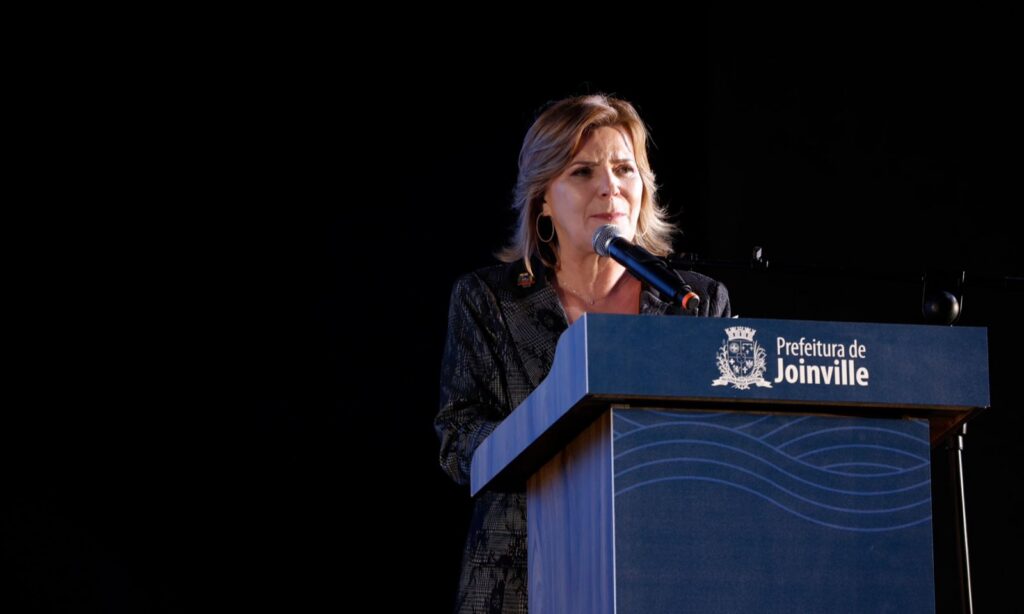 Rejane Gambin assume como primeira prefeita de Joinville em 175 anos