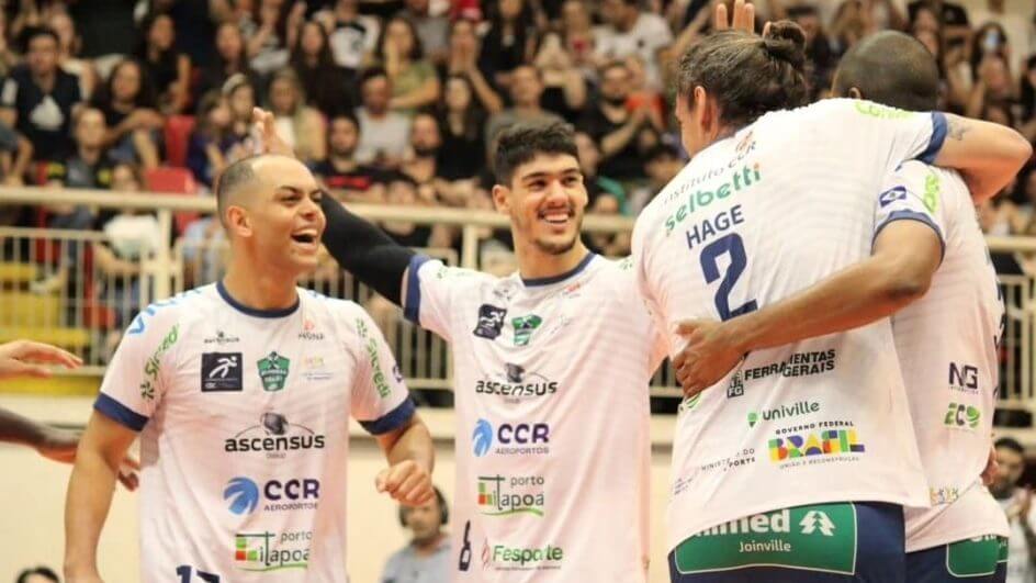 Título inédito: Joinville supera Blumenau e é campeão catarinense de vôlei masculino